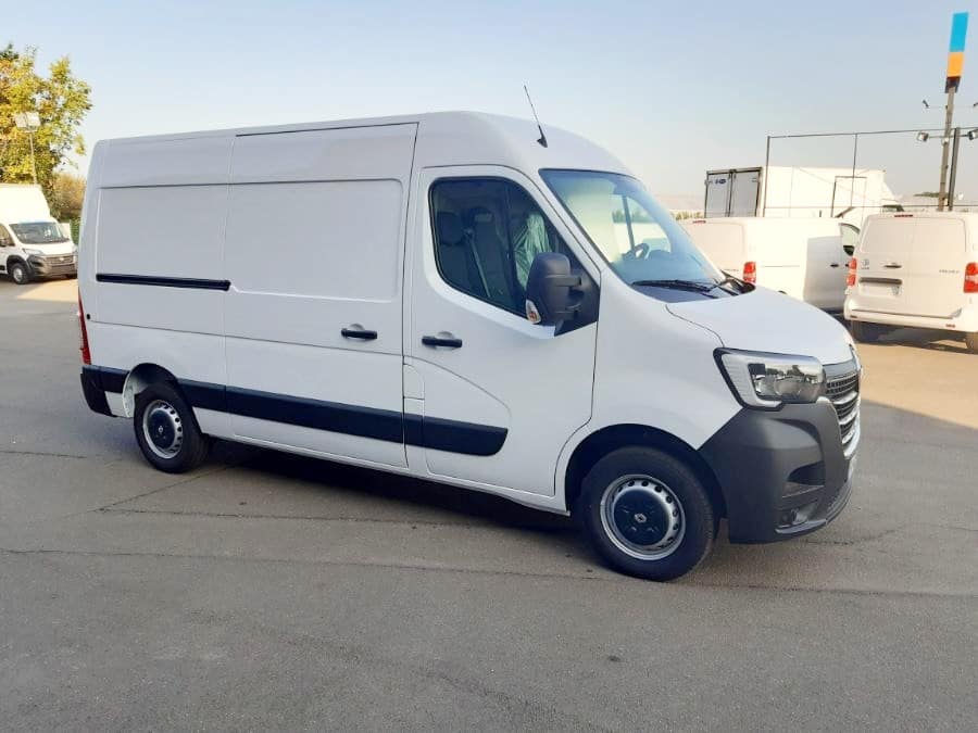 Util'rent - LLD - Fourgon Tole - Fourgon 9 à 11 m3 - Renault Master L2H2 2