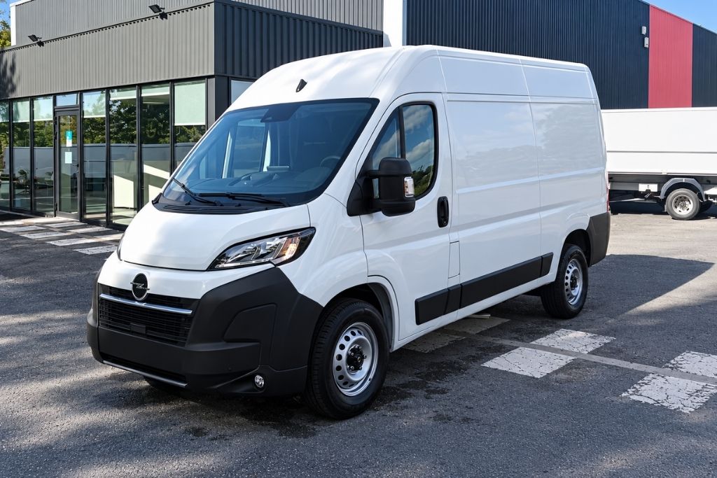 fourgon utilitaire 12m3 l2h2 à louer